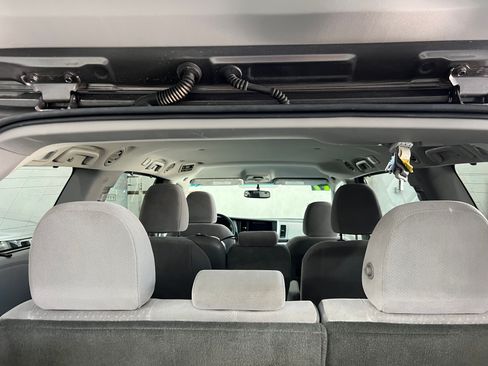 Used 2017 Toyota Sienna LE image 15