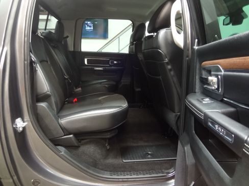 Used 2017 RAM 1500 Laramie image 18