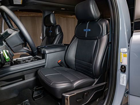 Used 2025 Ford F350 Platinum image 23