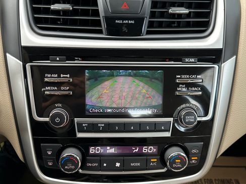 Used 2018 Nissan Altima SL FWD image 11