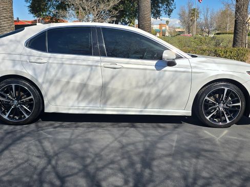 Used 2019 Toyota Camry XSE image 5