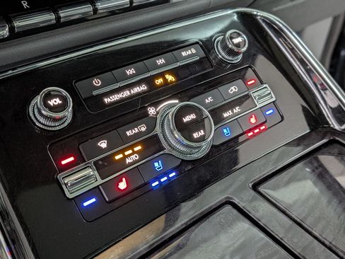 Used 2020 Lincoln Navigator Reserve Sport Utility 4D image 19