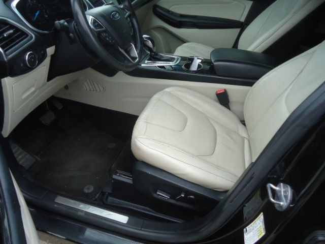 Used 2017 Ford Edge FWD Titanium image 7