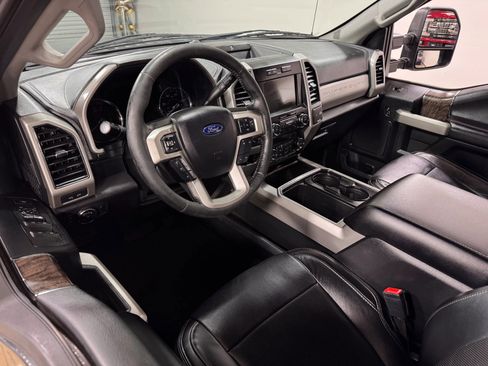 Used 2019 Ford F250 Lariat w/ Lariat Ultimate Package image 14