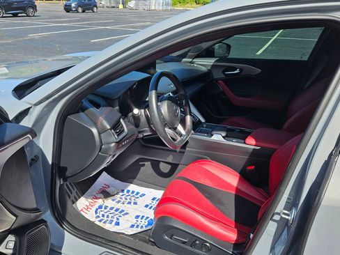 Used 2024 Acura TLX image 9