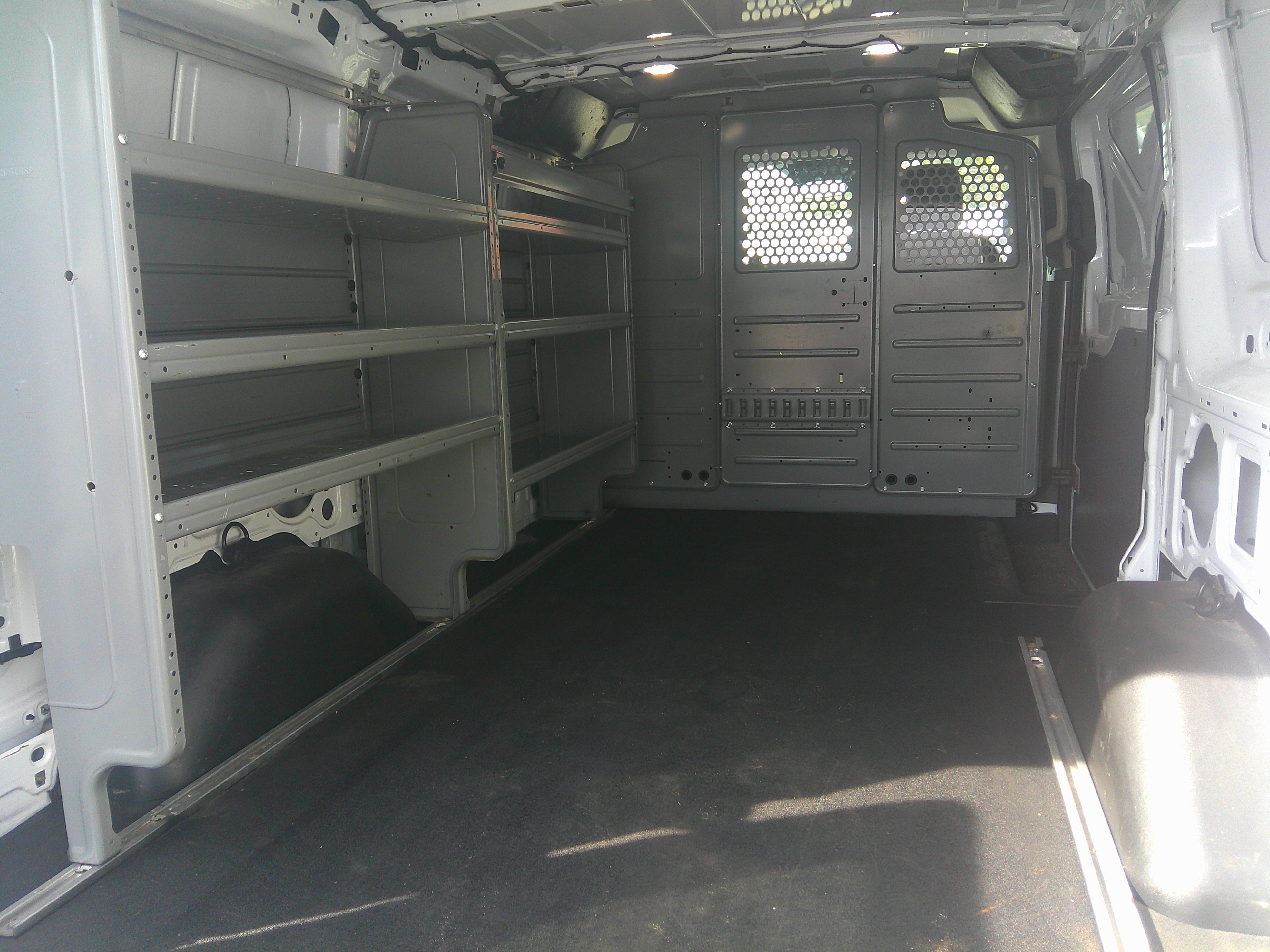 Used 2020 Ford Transit 150 Low Roof RWD image 10