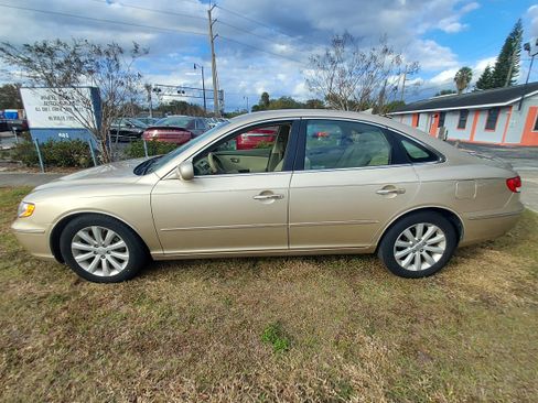 Used 2010 Hyundai Azera GLS image 1