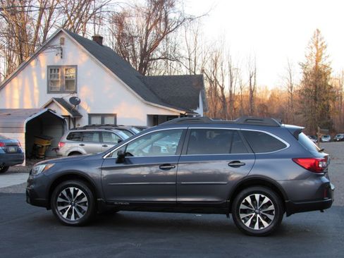 Used 2017 Subaru Outback 2.5i Limited image 5