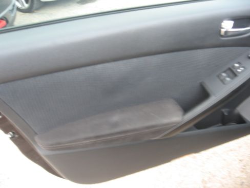 Used 2012 Nissan Altima 2.5 S Coupe FWD image 9
