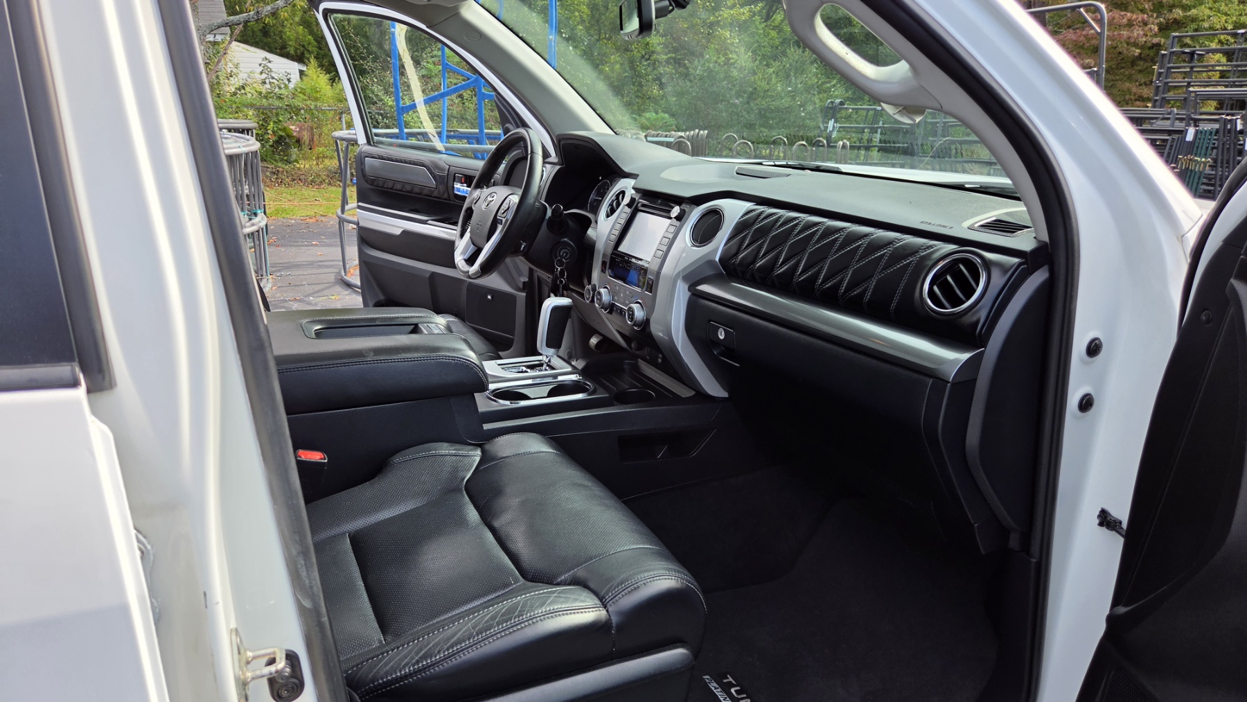 Used 2017 Toyota Tundra 4x4 CrewMax image 18