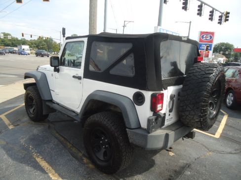 Used 2012 Jeep Wrangler 4WD Rubicon image 11