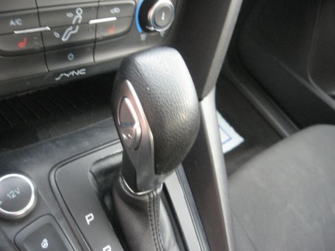 Used 2017 Ford Focus SE Sedan FWD image 12