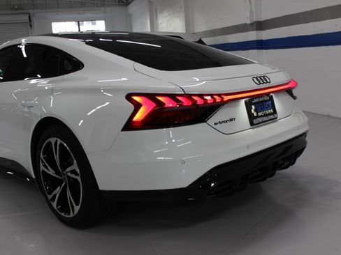 Used 2023 Audi e-tron GT Premium Plus image 11