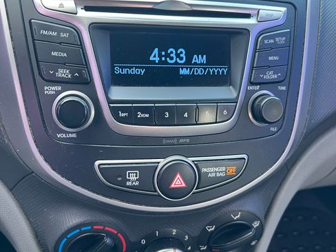Used 2016 Hyundai Accent SE Hatchback FWD image 12