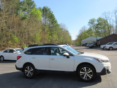 Used 2018 Subaru Outback 2.5i Limited AWD/4WD image 10