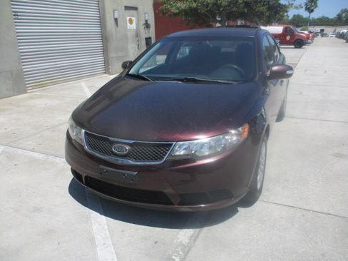 Used 2010 Kia Forte EX image 3