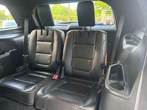Used 2016 Ford Explorer 4WD XLT image 27