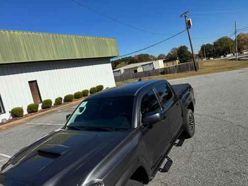 Used 2020 Toyota Tacoma SR image 21