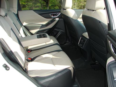 Used 2022 Subaru Forester Limited image 10