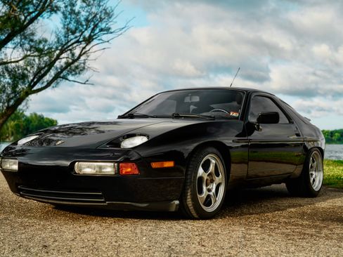 Used 1991 Porsche 928 GT image 2