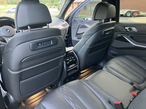 Used 2022 BMW X7 M50i AWD/4WD image 17
