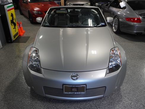 Used 2004 Nissan 350Z Touring image 4