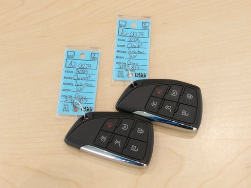 Used 2025 Chevrolet Suburban Z71 image 36