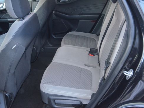 Used 2021 Ford Escape SE image 9