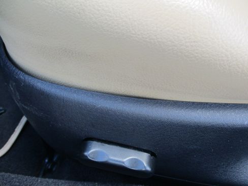 Used 2004 Ford Thunderbird Deluxe RWD image 15