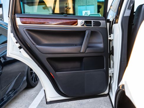 Used 2006 Volkswagen Touareg V10 TDI image 33