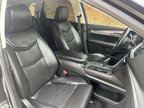 Used 2017 Cadillac XT5 Premium Luxury image 34