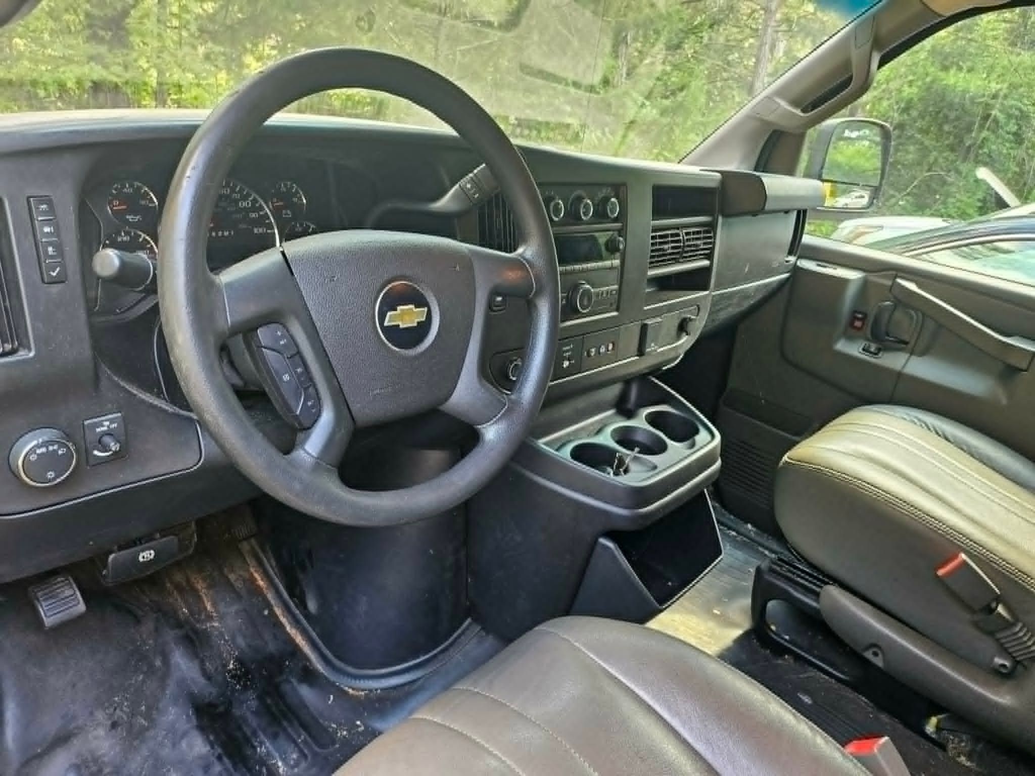 Used 2020 Chevrolet Express 2500 UNAVAIL RWD image 10