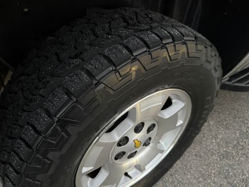Used 2008 Chevrolet Suburban 4WD image 32