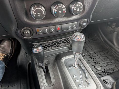 Used 2015 Jeep Wrangler Unlimited Sahara w/ Altitude image 12