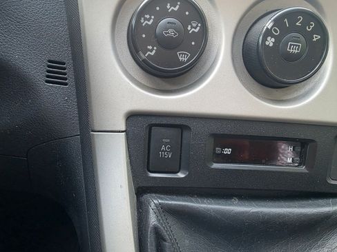 Used 2010 Toyota Matrix S image 26