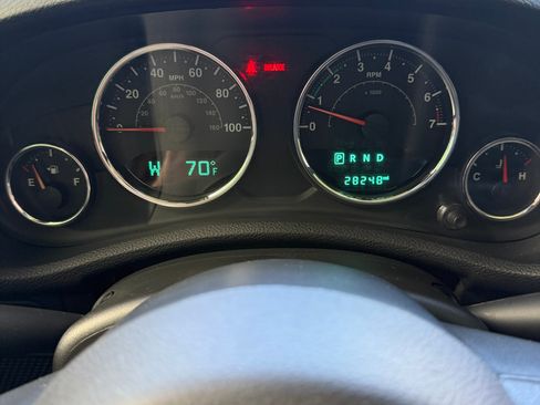 Used 2016 Jeep Wrangler Unlimited Rubicon image 18