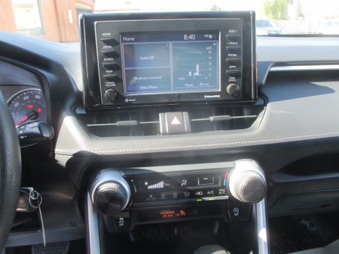 Used 2021 Toyota RAV4 AWD LE image 5