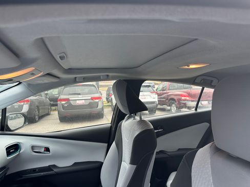 Used 2016 Toyota Prius Four image 12