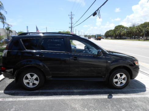 Used 2010 Mitsubishi Outlander 2WD ES image 7