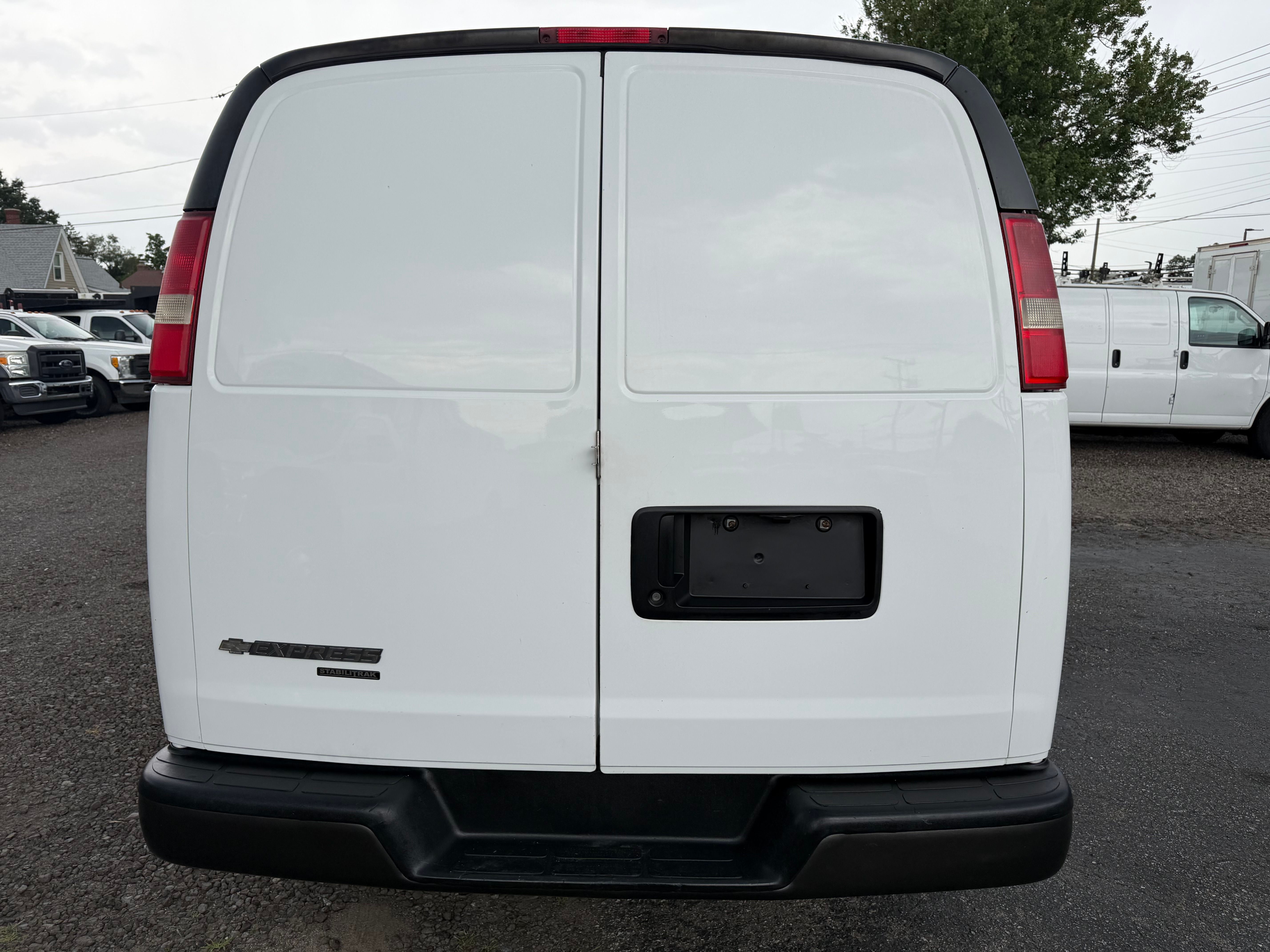 Used 2015 Chevrolet Express 2500 UNAVAIL RWD image 4