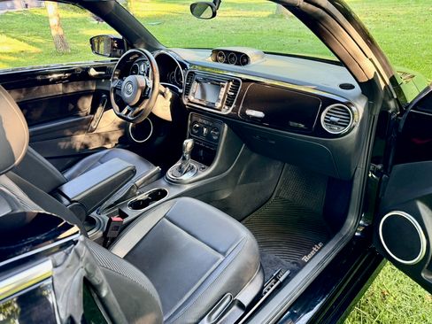 Used 2013 Volkswagen Beetle TDI Convertible FWD image 50