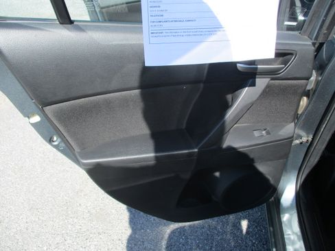 Used 2013 MAZDA MAZDA3 i Touring image 23