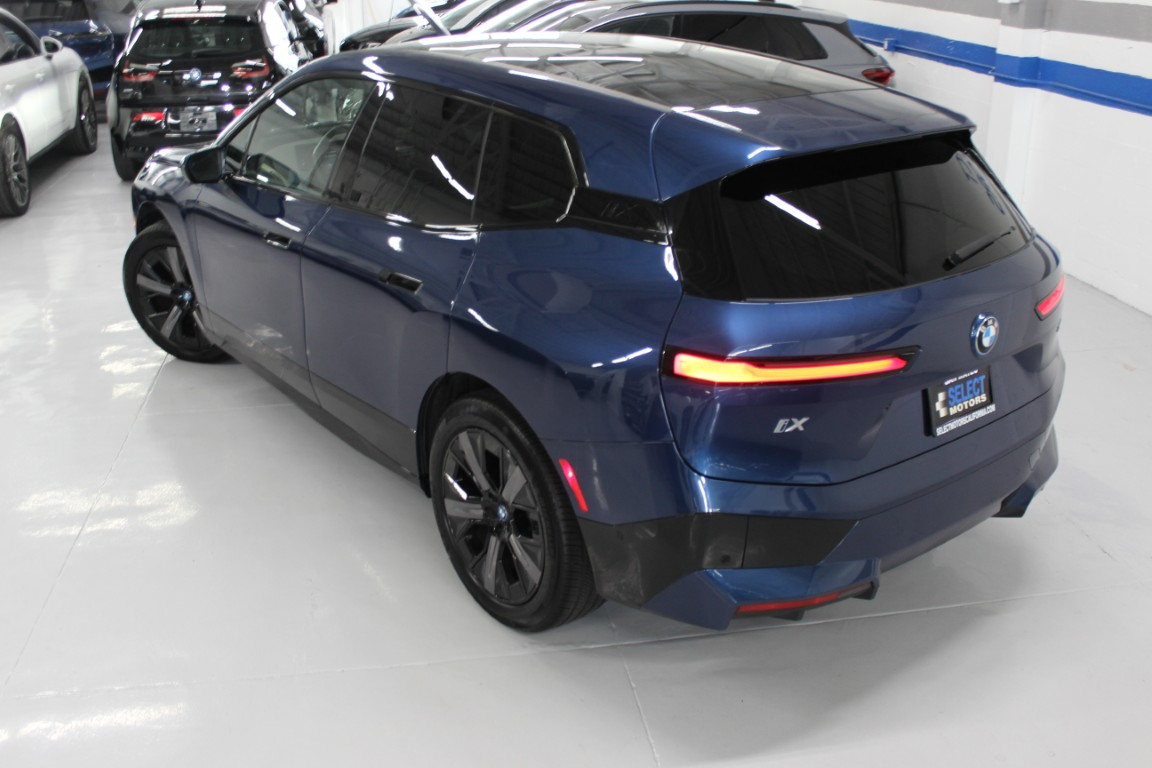 Used 2024 BMW iX xDrive50 AWD/4WD image 13