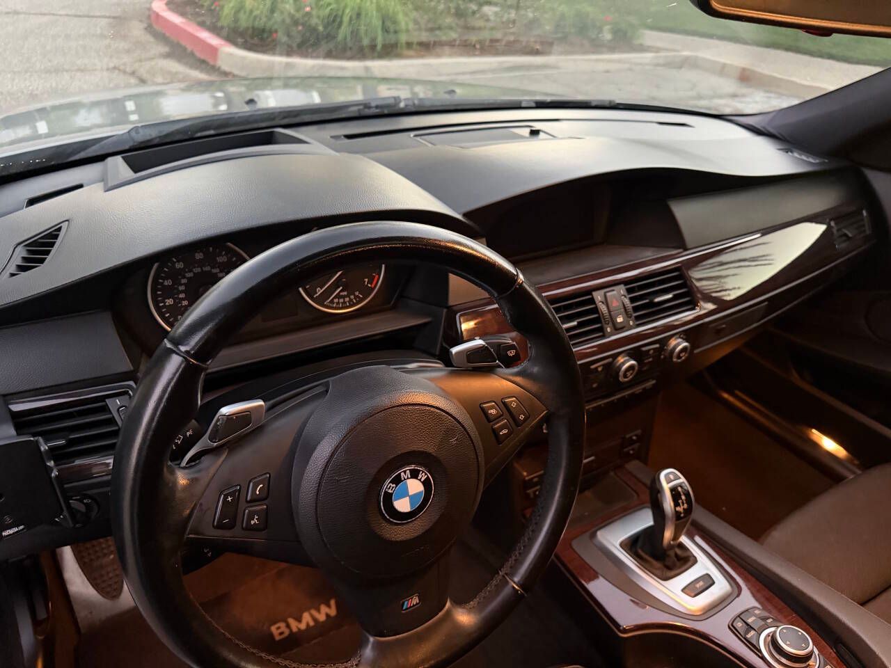 Used 2010 BMW 550i w/ M-Sport Package RWD image 19