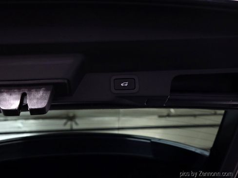 Used 2017 Land Rover Range Rover Sport SVR image 34