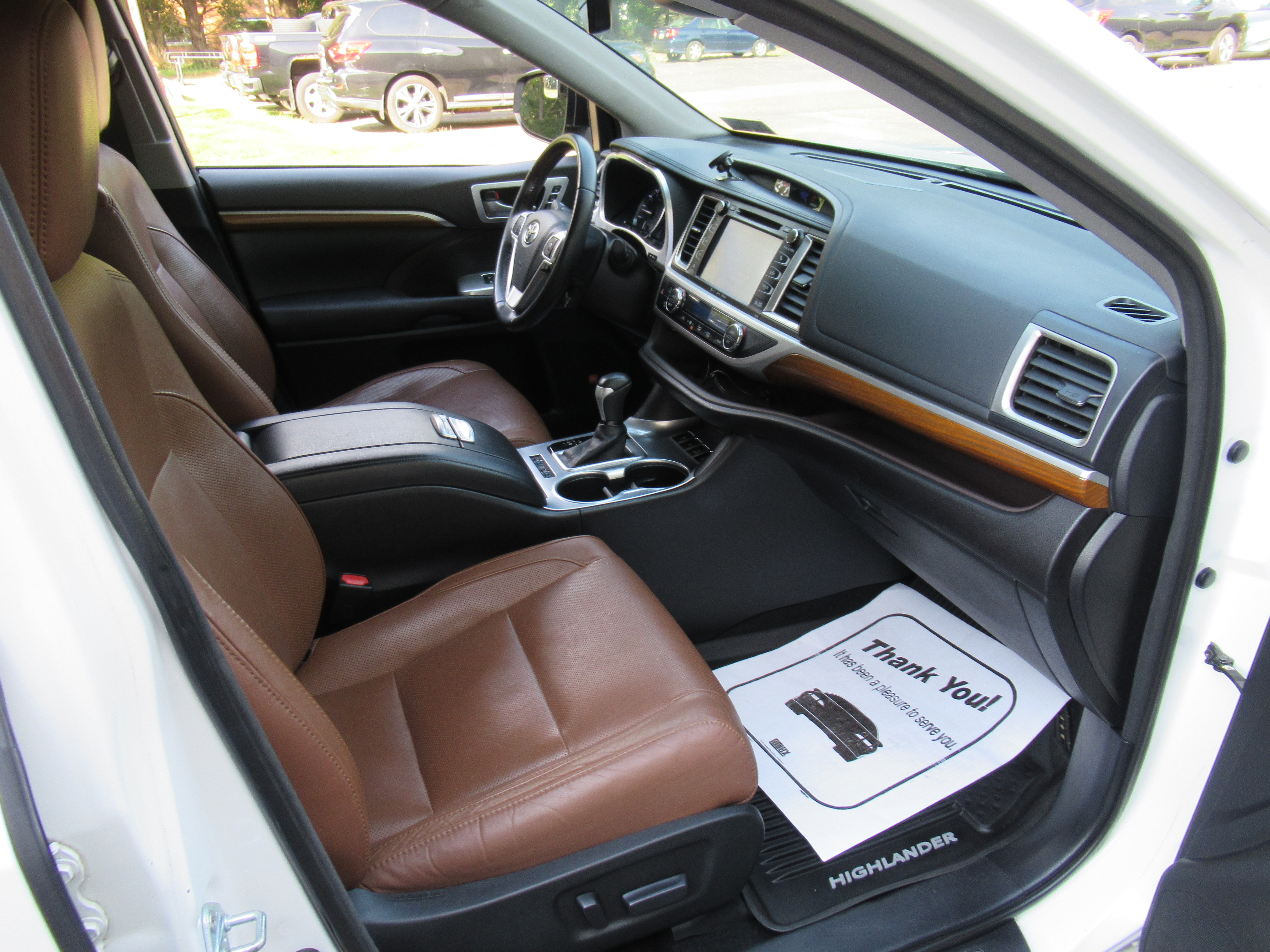 Used 2017 Toyota Highlander AWD V6 image 19