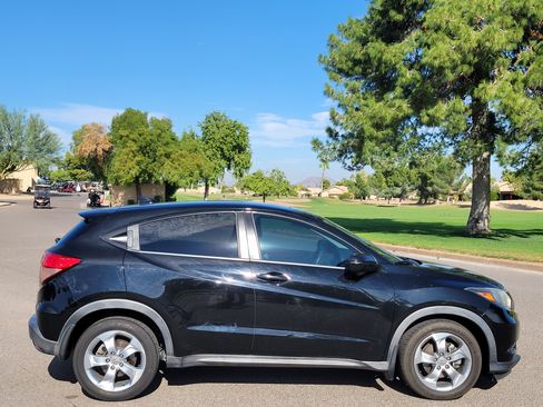 Used 2016 Honda HR-V EX image 2