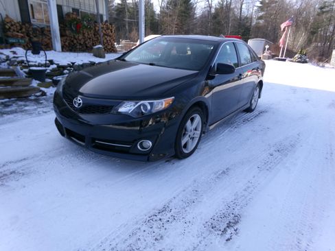 Used 2012 Toyota Camry SE image 1
