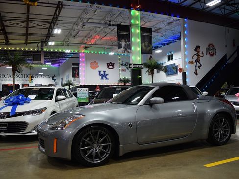 Used 2005 Nissan 350Z Touring RWD image 5