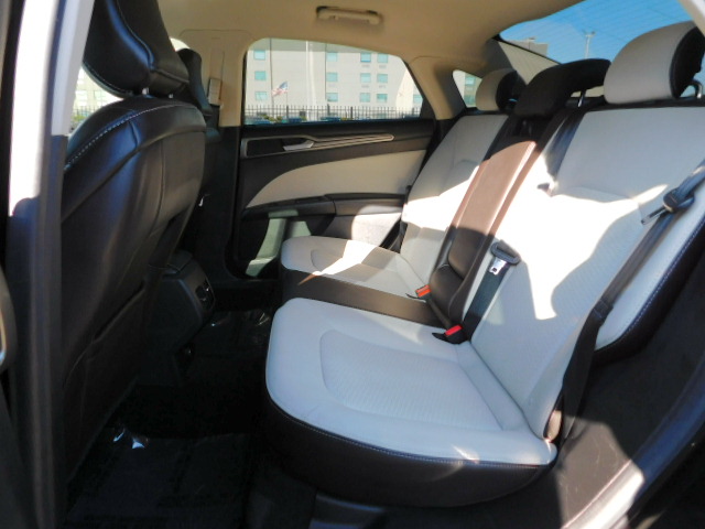 Used 2019 Ford Fusion SE FWD image 23